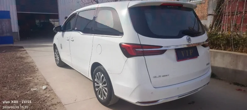 别克GL8 后面外观三