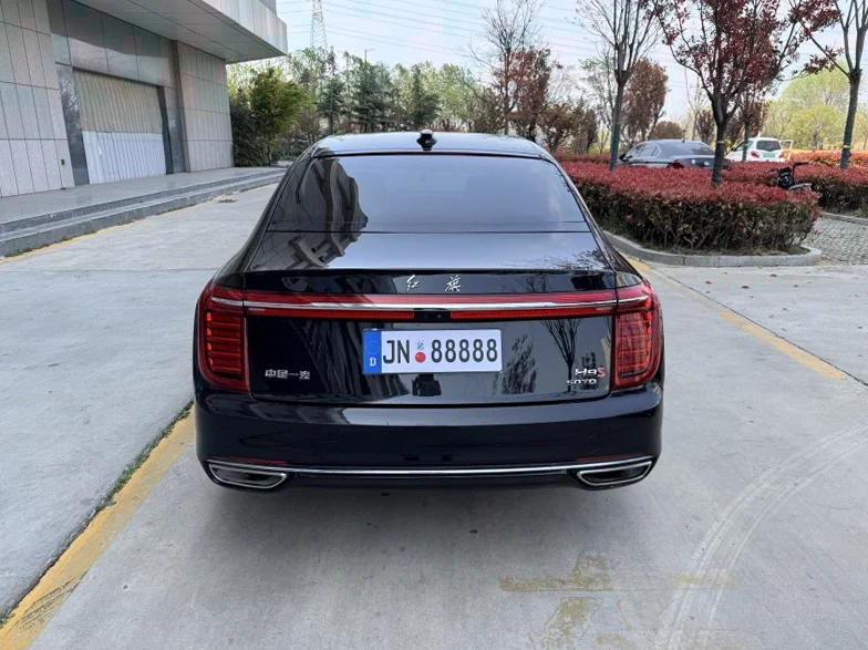 红旗H9 后面外观三