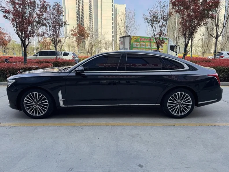 红旗H9 正面外观三