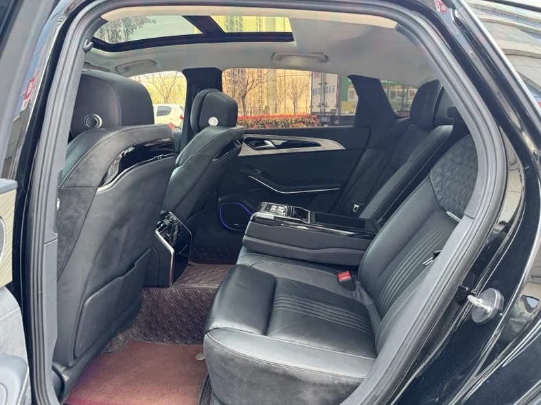 红旗H9 内饰后排