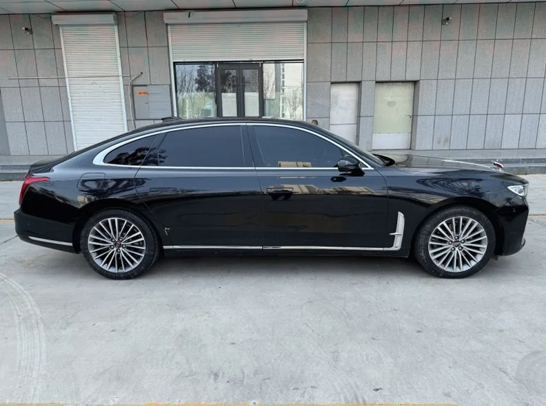 红旗H9 后面外观二