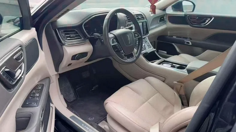 林肯大陆 后面外观一