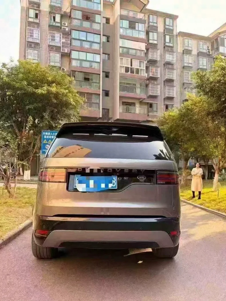 路虎发现 驾驶室