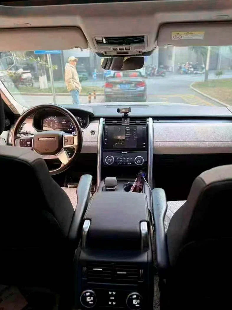 路虎发现 后面外观二