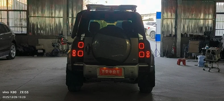 路虎卫士 内饰后排