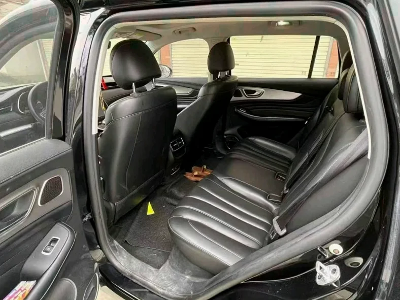 荣威RX5 后面外观二