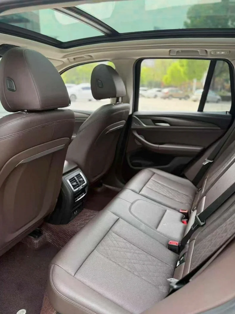 宝马X3 后面外观三