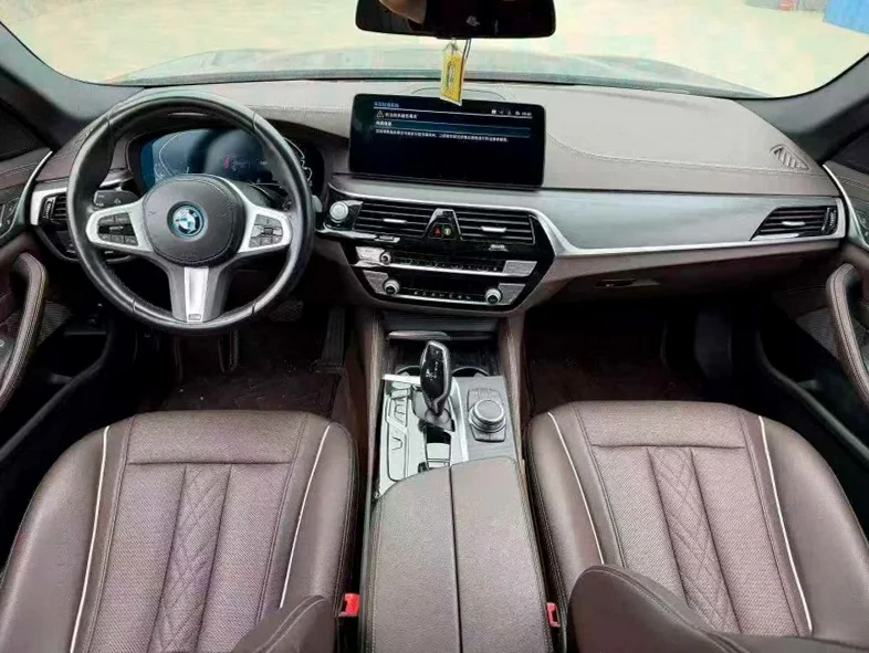 宝马5系 正面外观三