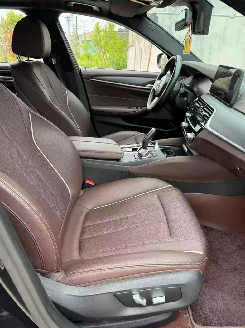 宝马5系 内饰前排