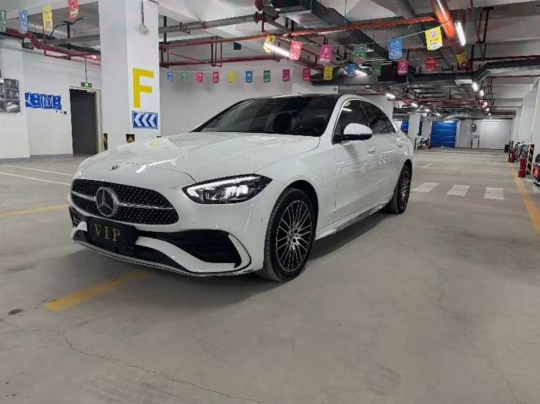 奔驰C 正面外观二