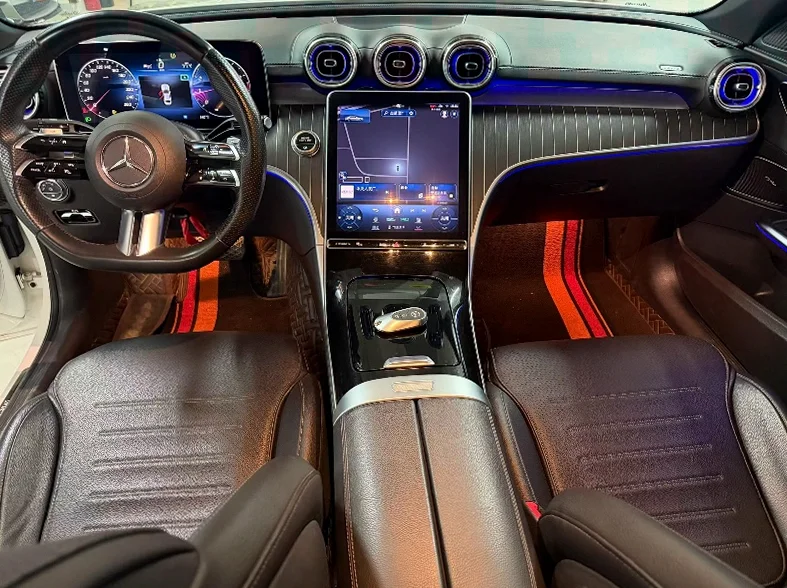 奔驰C 后面外观一