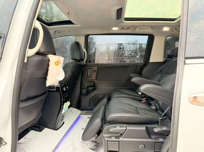 本田奥德赛 内饰后排