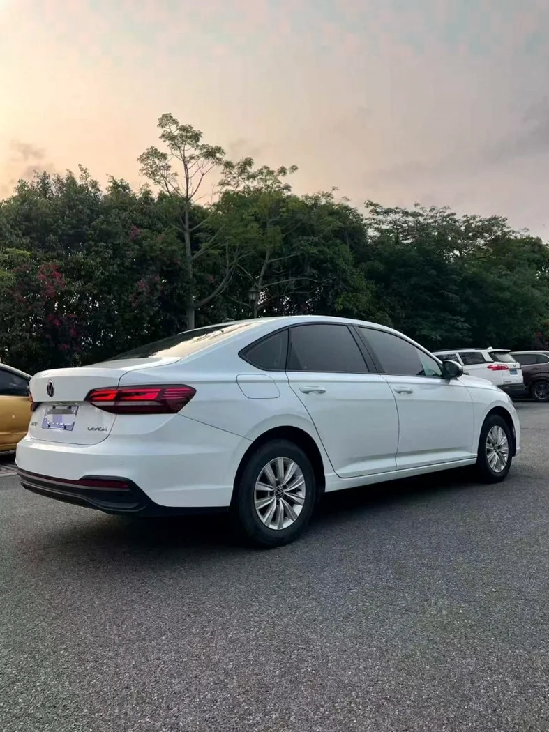 大众朗逸 后面外观三