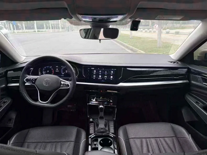 大众帕萨特 后面外观一