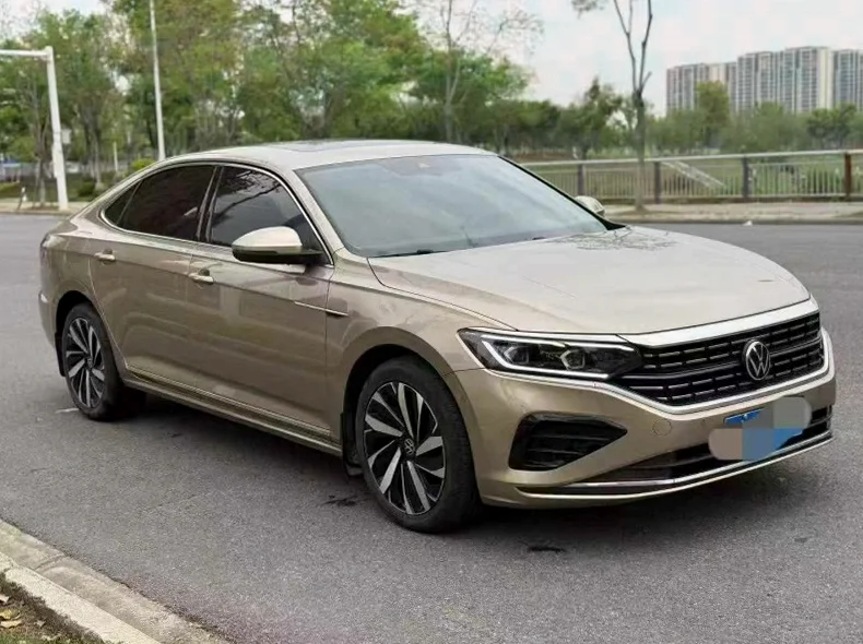 大众帕萨特 正面外观二