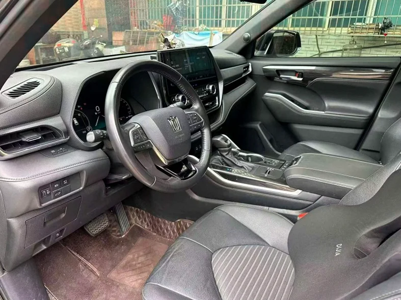 丰田锐放 后面外观一