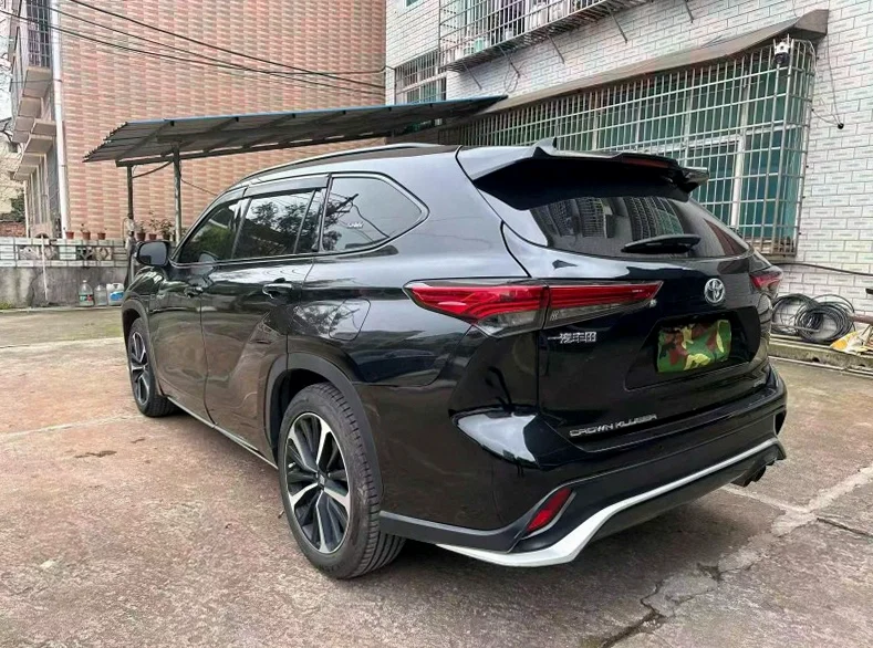 丰田锐放 内饰后排