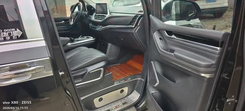 大通G20 内饰前排