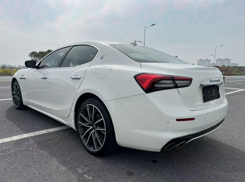 玛莎拉蒂Ghibli 正面外观三