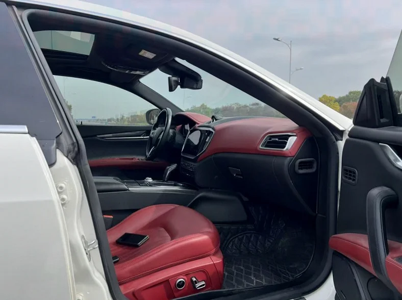 玛莎拉蒂Ghibli 内饰前排