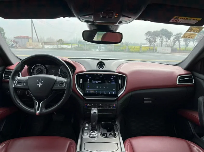 玛莎拉蒂Ghibli 内饰后排