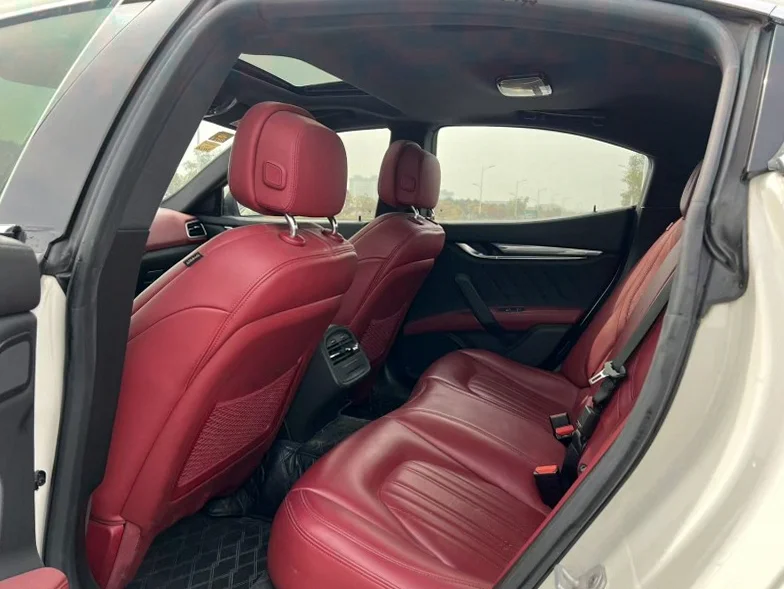 玛莎拉蒂Ghibli 后面外观一