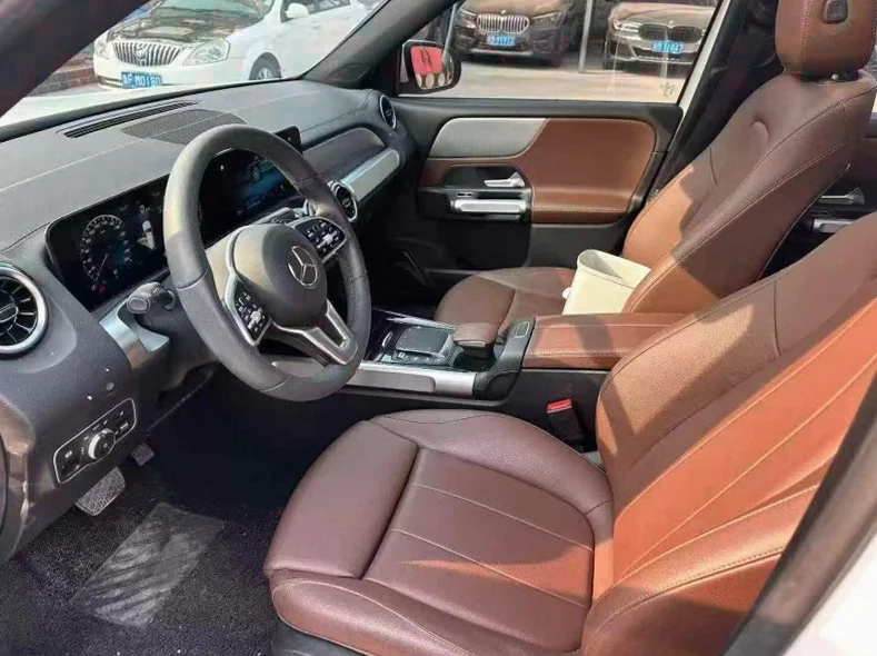 奔驰GLB 后面外观一