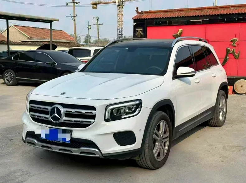 奔驰GLB 正面外观三