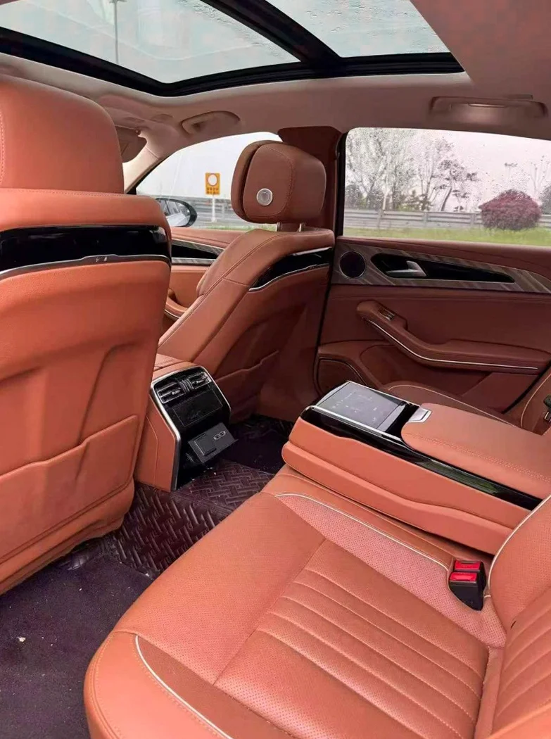 红旗H9 正面外观三