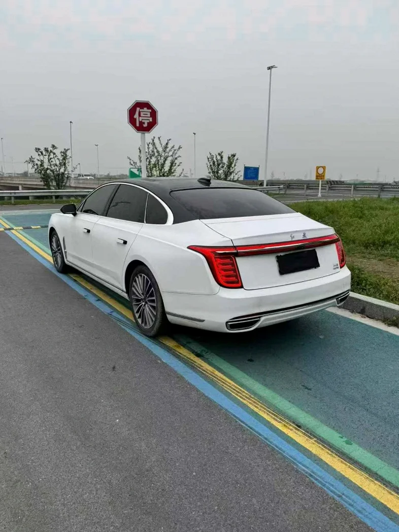 红旗H9 后面外观三