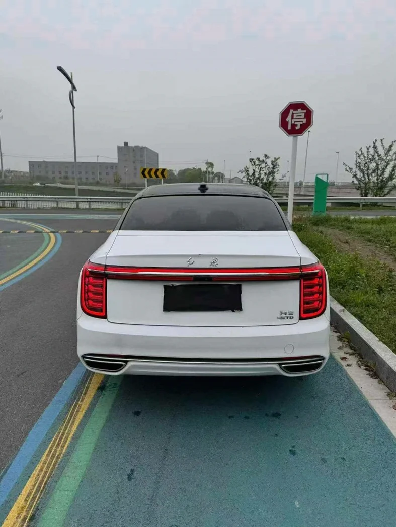 红旗H9 内饰前排