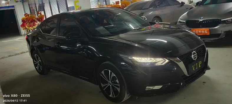 日产轩逸 正面外观三