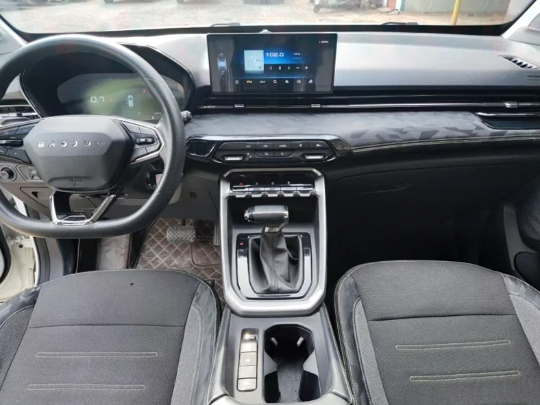 宝骏RS3 正面外观三