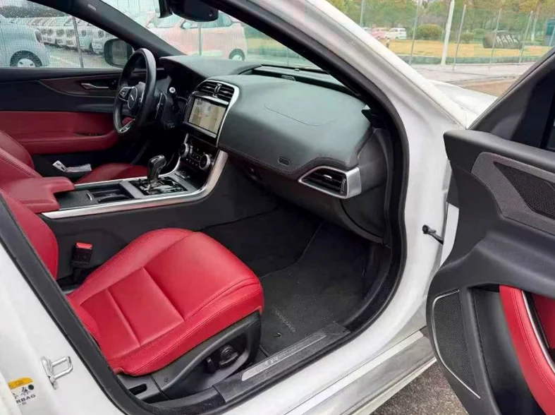 捷豹XEL 后面外观二