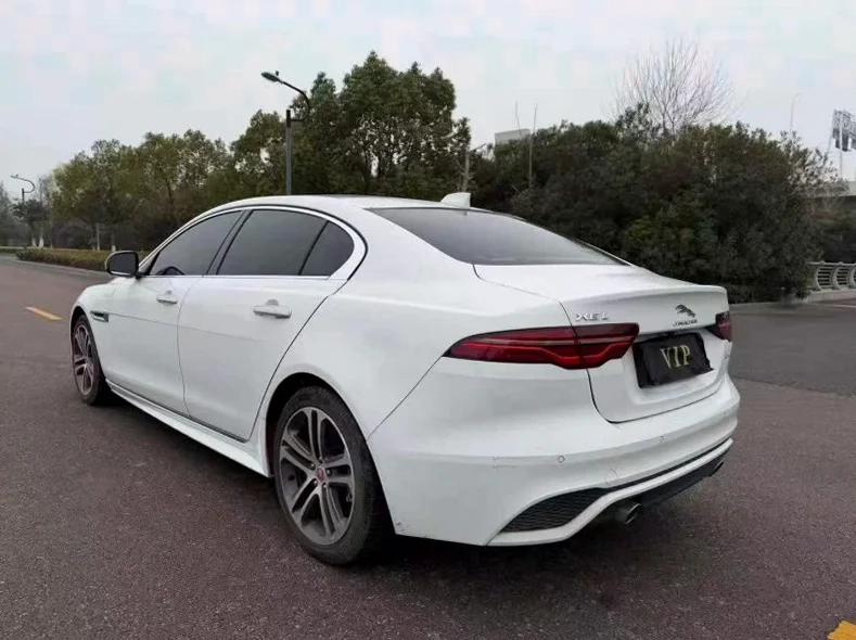 捷豹XEL 内饰后排