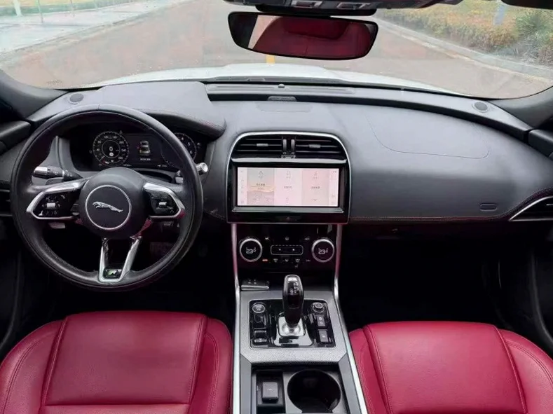 捷豹XEL 后面外观一