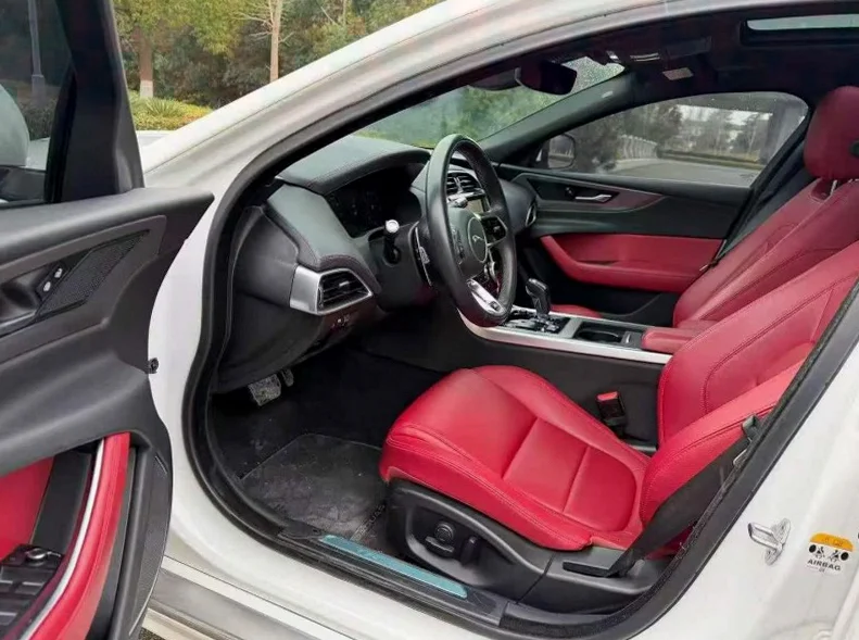 捷豹XEL 内饰前排