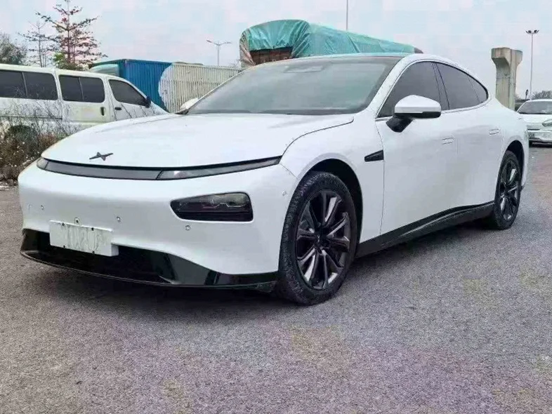 小鹏汽车p7 正面外观二