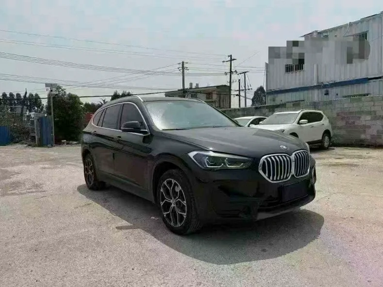 X1宝马 正面外观三