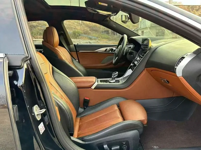 宝马8系 后面外观一