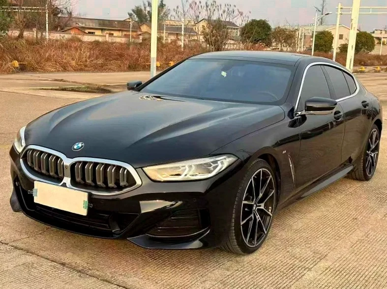 宝马8系 正面外观三