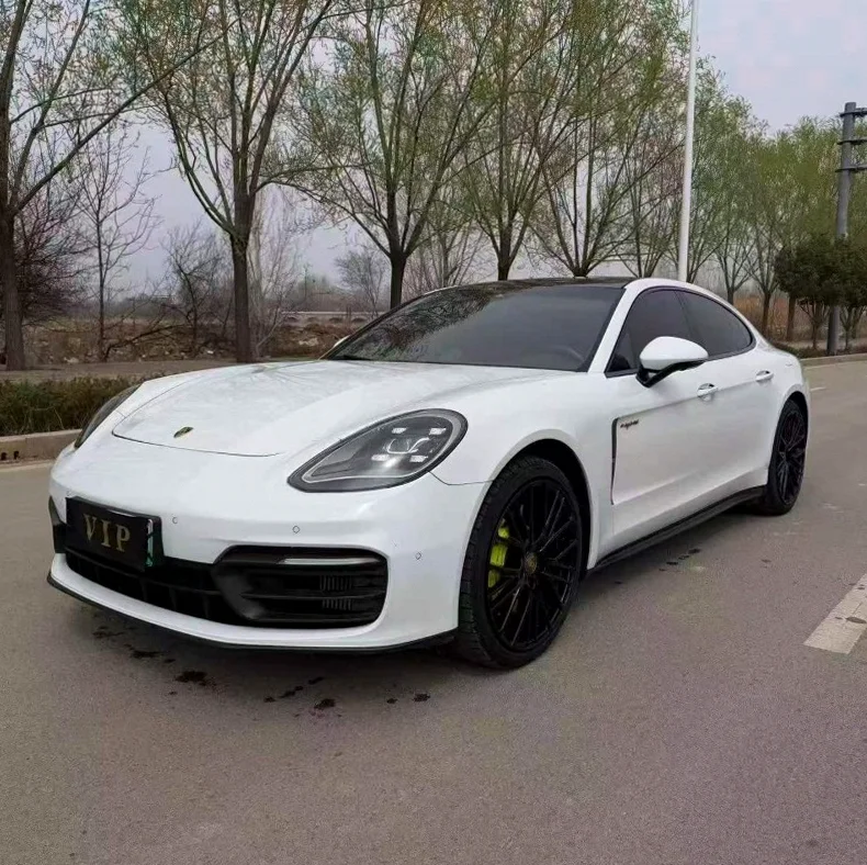 保时捷帕拉梅拉 正面外观三