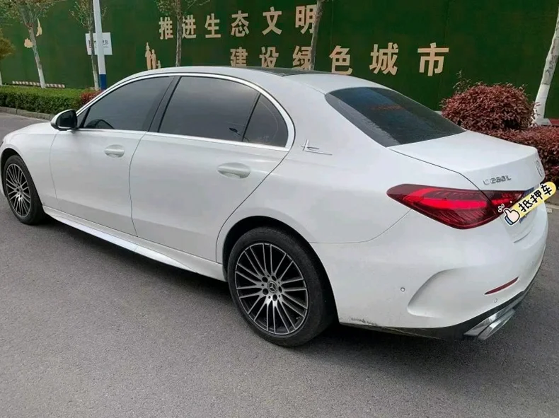 奔驰C 后面外观一