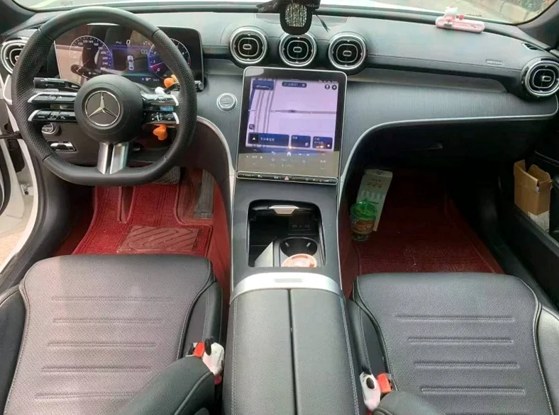 奔驰C 内饰前排