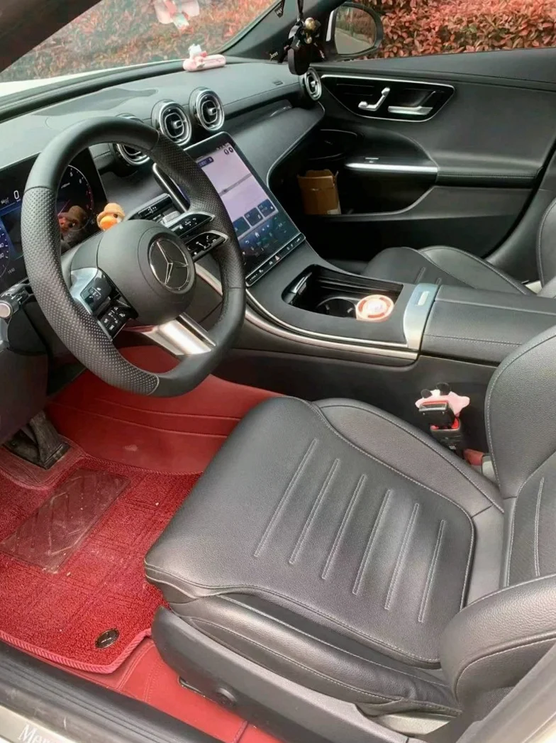 奔驰C 驾驶室