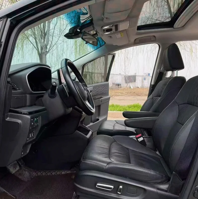 本田艾力绅 正面外观三