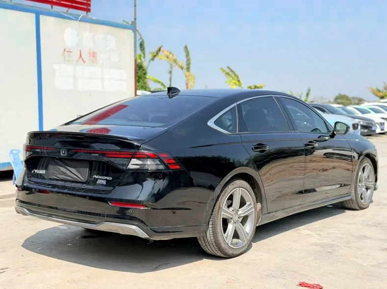 本田雅阁 内饰后排