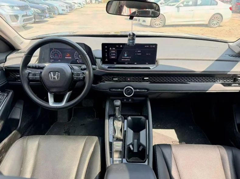 本田雅阁 后面外观一