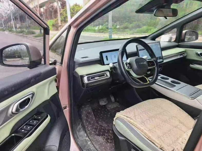 传祺埃安Y 正面外观三