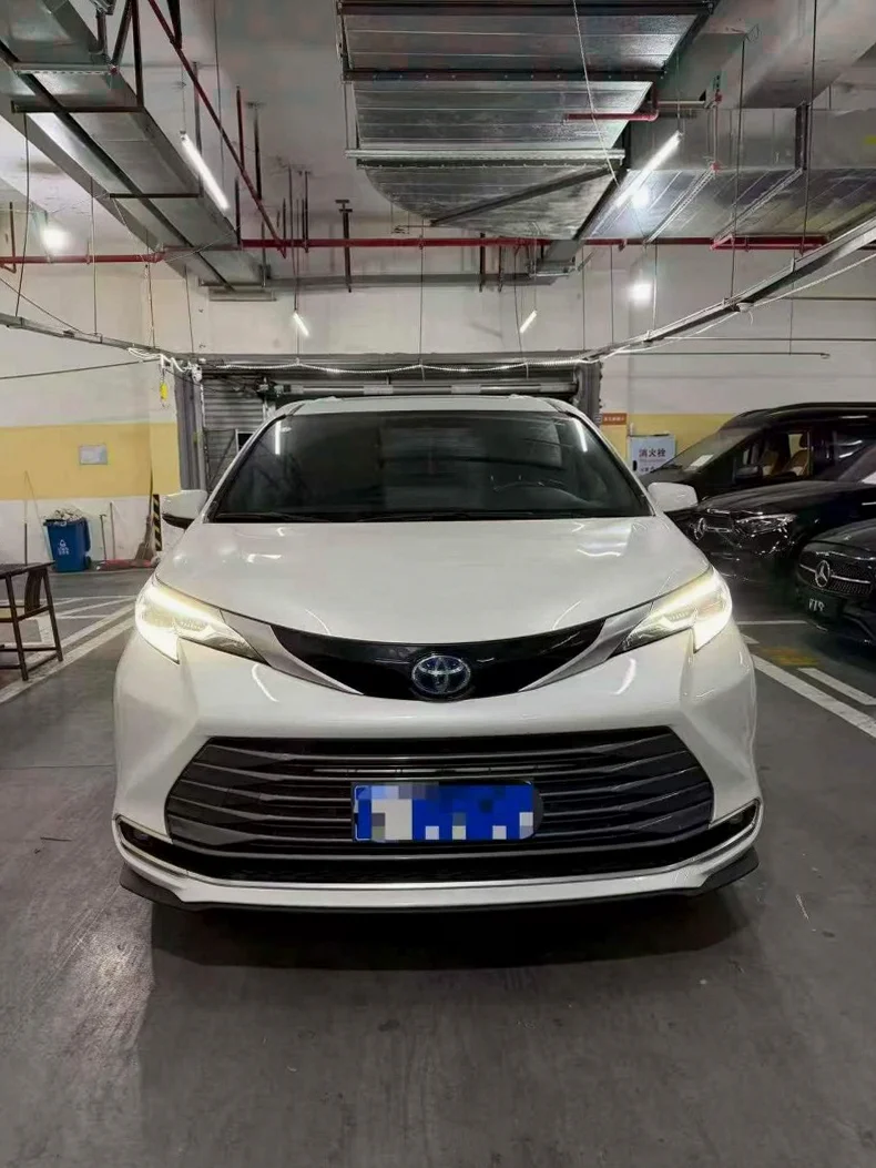 23年丰田塞纳2.5混动7座高配